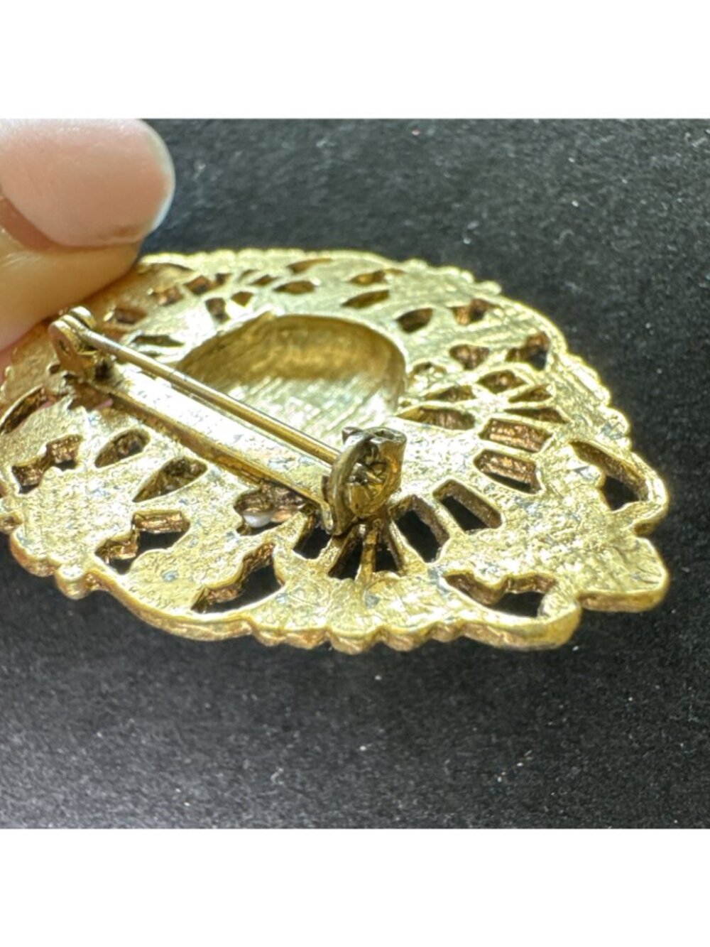 Vtg Gold-Tone Brooch Blue Faceted Glass Stone Faux Pearl Accents Floral Filigree - Picture 6 of 11
